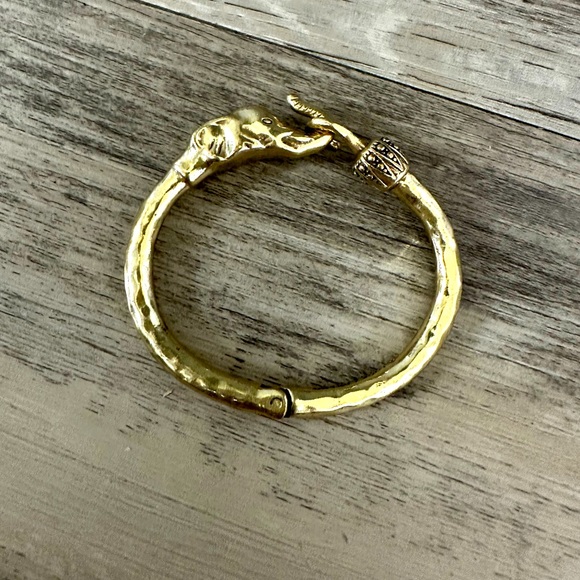 Lucky Brand Elephant Hook Bangle - Picture 1 of 9